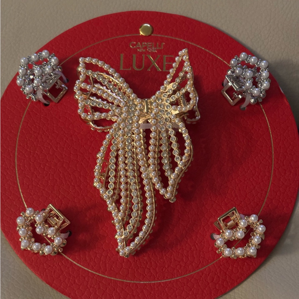 NWT Capelli of New York Gold Bow and little heart pearly claw clips